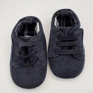 FAO Schwarz soft baby shoes